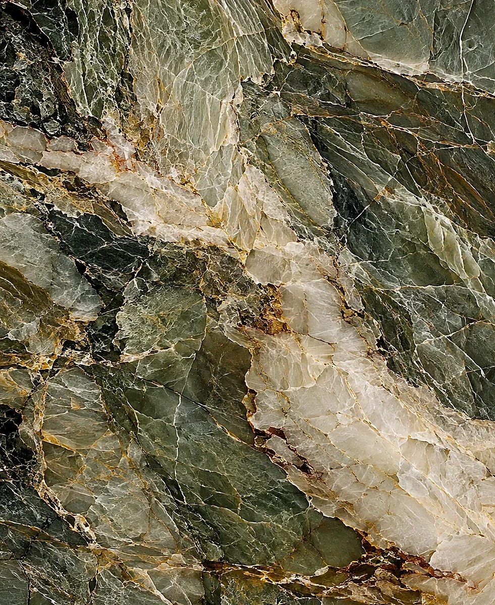 Onyx met gelaagde groen-, crème- en goudkleurige aders
